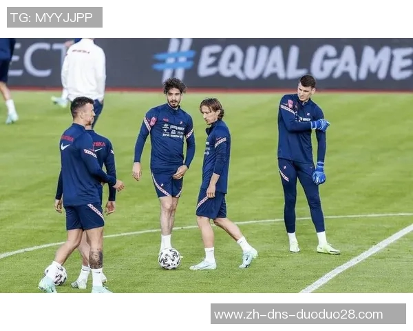 奥伊金斯与西联合的激烈对决揭示了球队实力与战术的较量 奥伊金斯与西联合的激烈对决揭示了球队实力与战术的较量